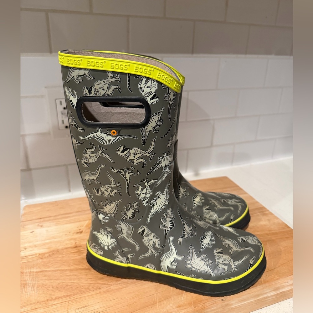 Bogs Boys RNBT Cool Dino Gray Rubber Rain Boots‎ Size 5 Big Kid